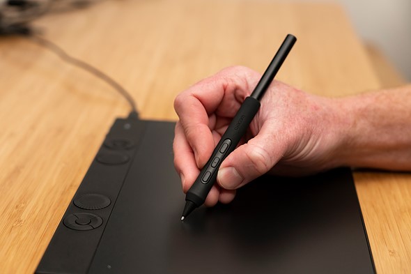 Wacom-Intuos-Pro-med-Flair-Grip-In-Use-Wired-Sef-McCullough