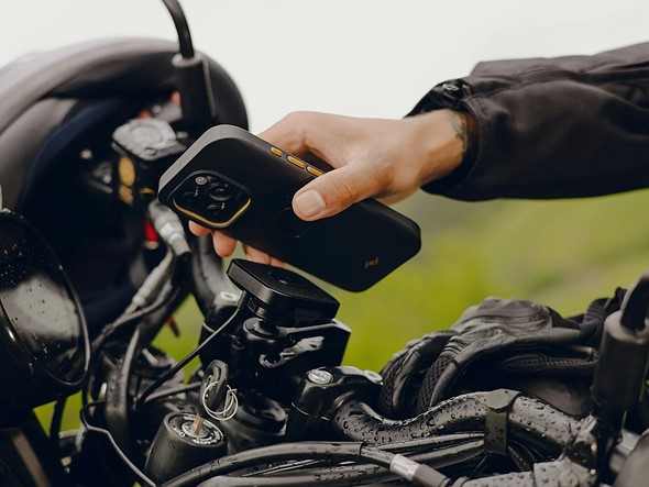 Peak Design Gnar Case mounting to motorcycle