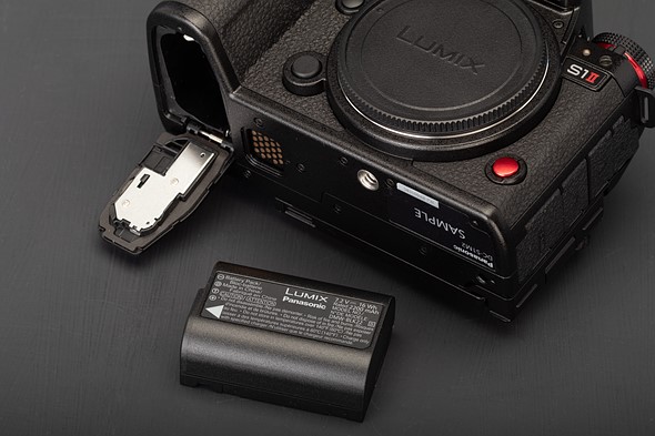 Panasonic Lumix DC-S1II battery DMW-BLK22