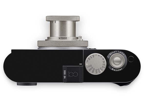 a leica m11 d with retro lens is placed on a white background