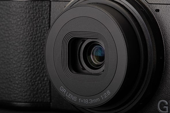 Ricoh GRIV close-up of lens
