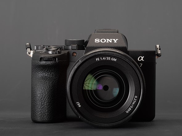 sony a7v from front with lens