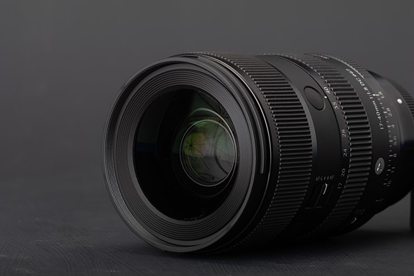 Sigma 17-40mm F1p8 3-quarter-view
