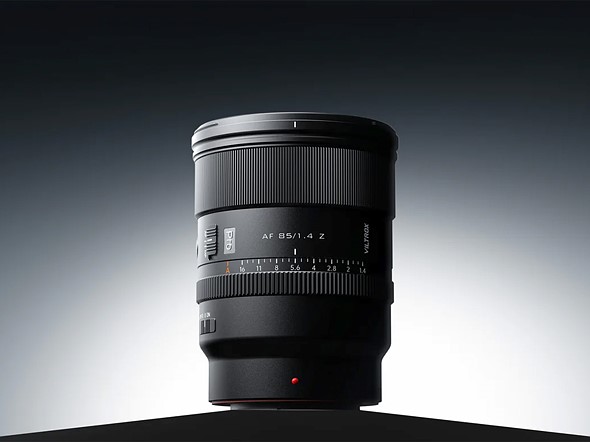 Viltrox 85mm F1p4 Pro is in a black stand against a black to white gradient